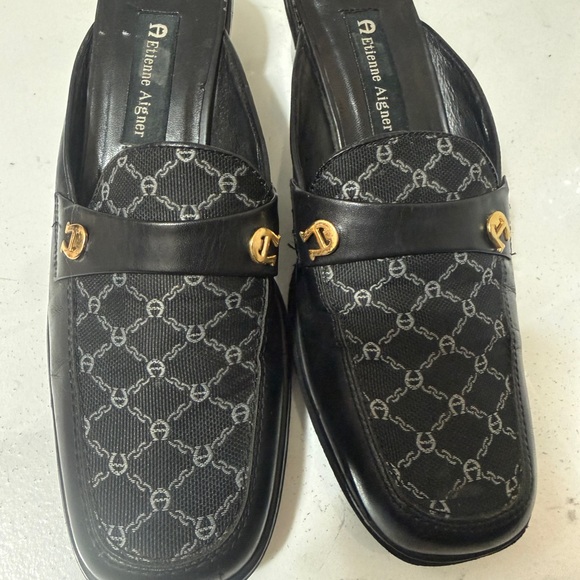 Leather mules, Etienne Aigner, signature logo pattern 
 is an American fashion - Picture 9 of 16